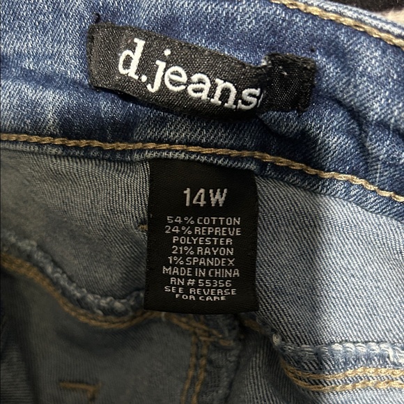 d.jeans Women’s Plus Size 14W Capri Jeans – Classic Cropped Denim Pants - Picture 3 of 3